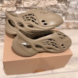 Slip-On Foam Clog in Olive Taupe